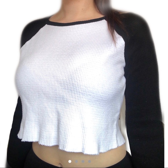Forever 21 black and white cropped baseball tee - Picture 1 of 4